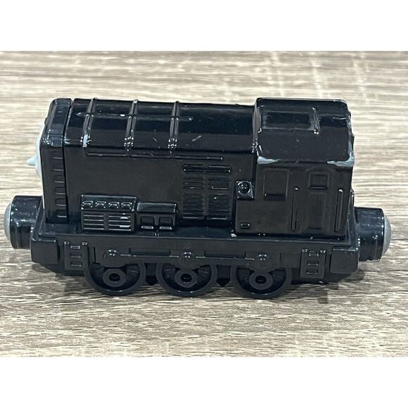 Thomas & Friends Diesel Diecast Metal Take n Play Train - Picture 4 of 7